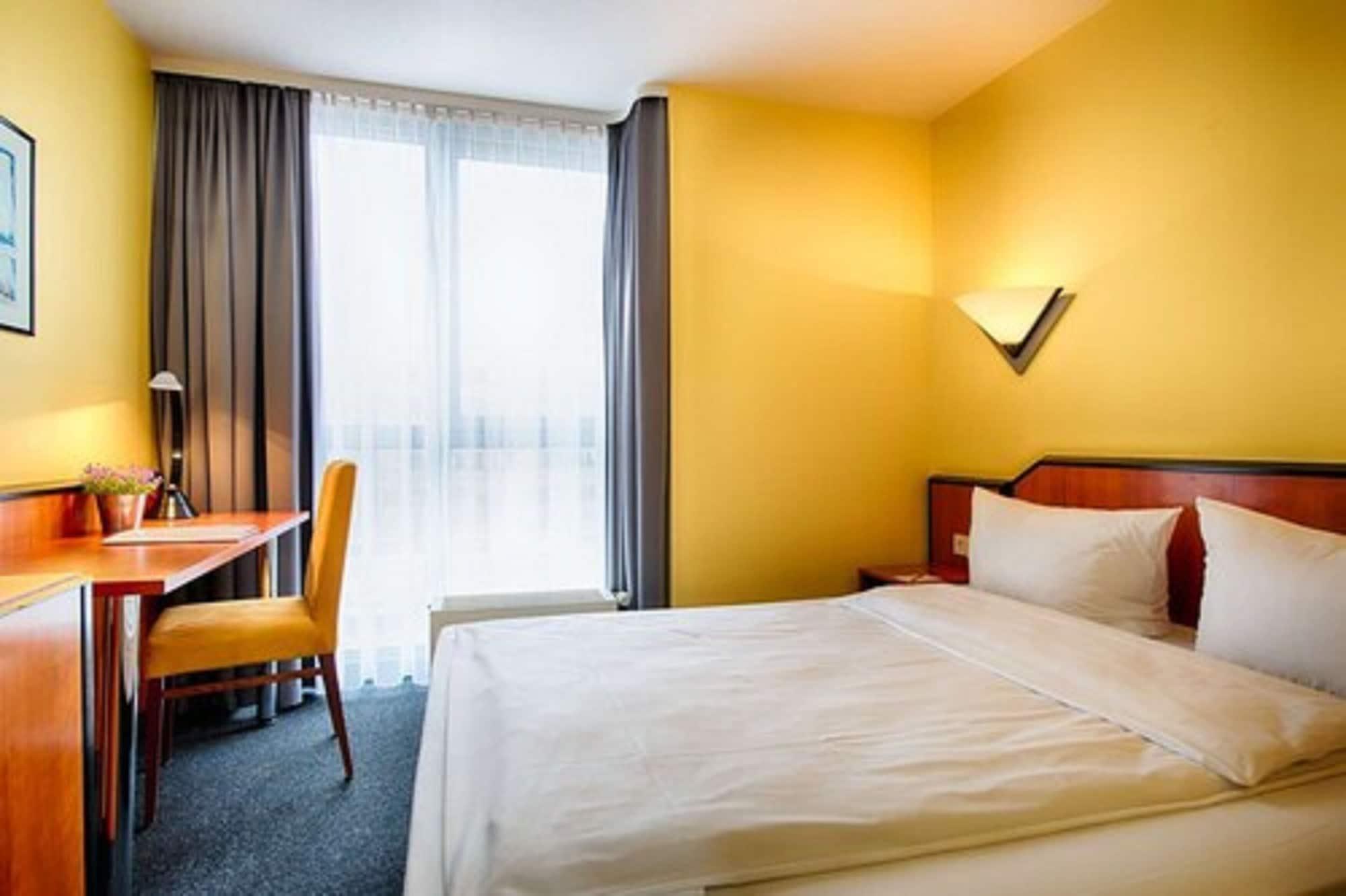 Achat Hotel Stuttgart Airport Messe Exterior photo