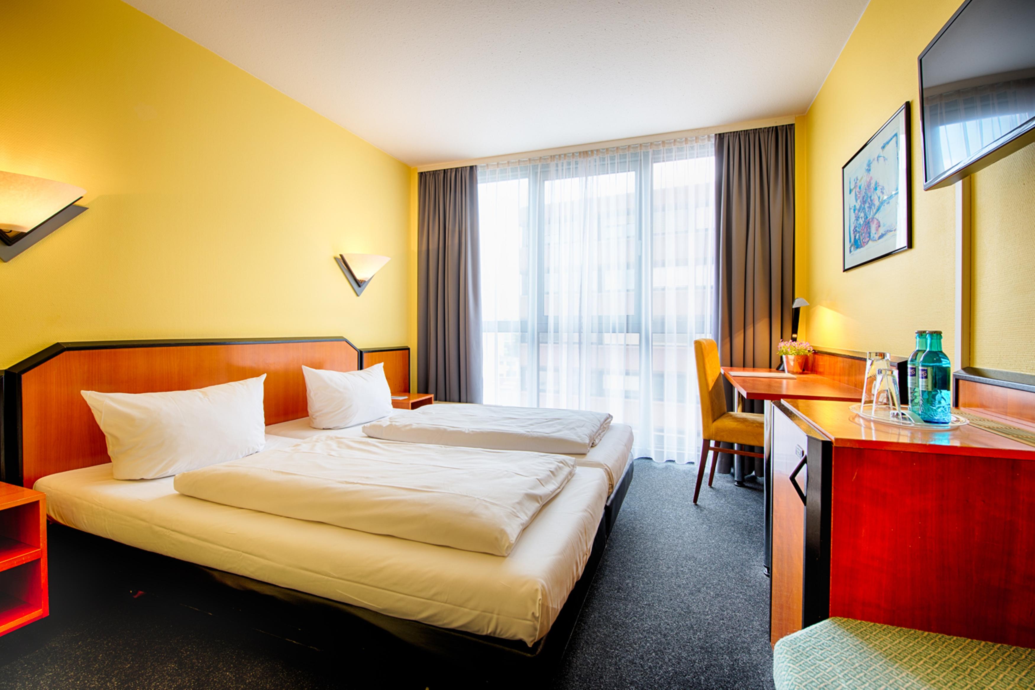 Achat Hotel Stuttgart Airport Messe Exterior photo